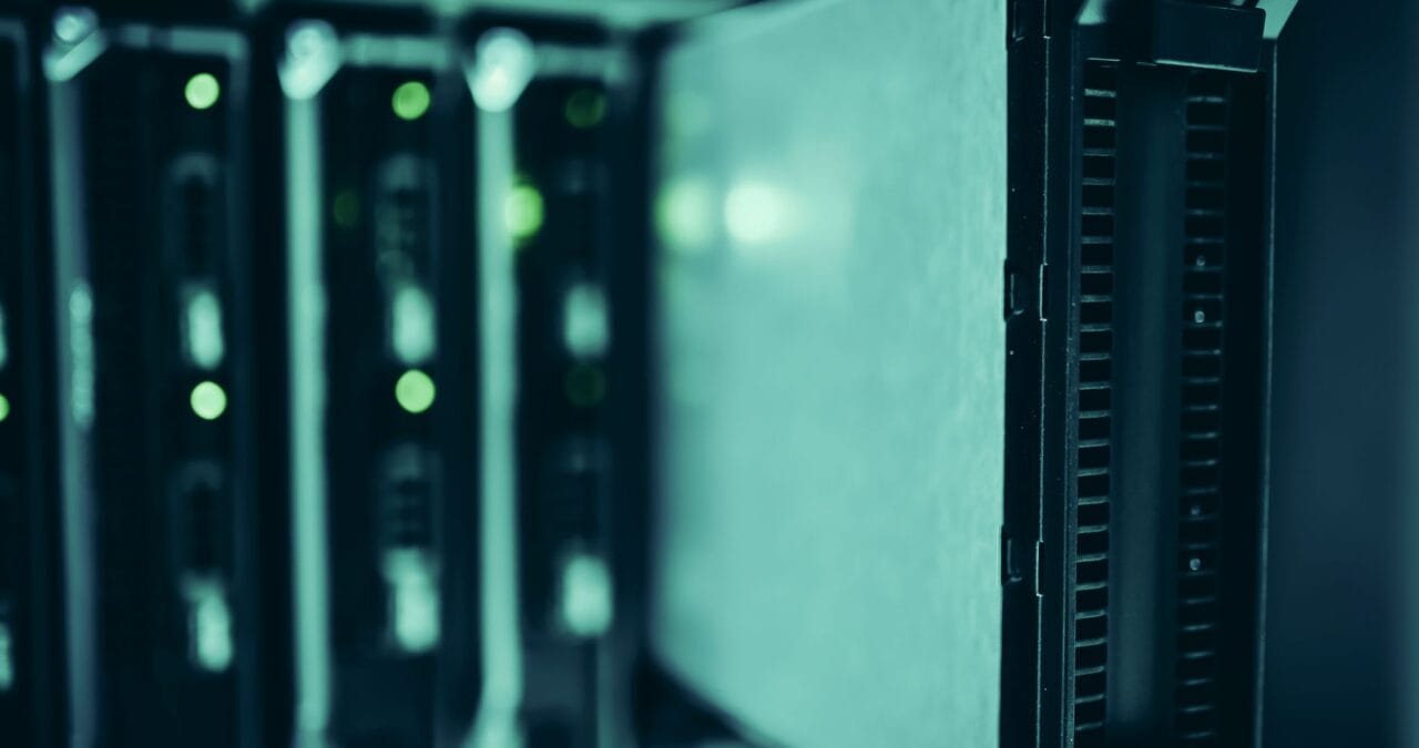 On-premise vs Cloud vs Hibrid: Ghid Alegere Software 2026