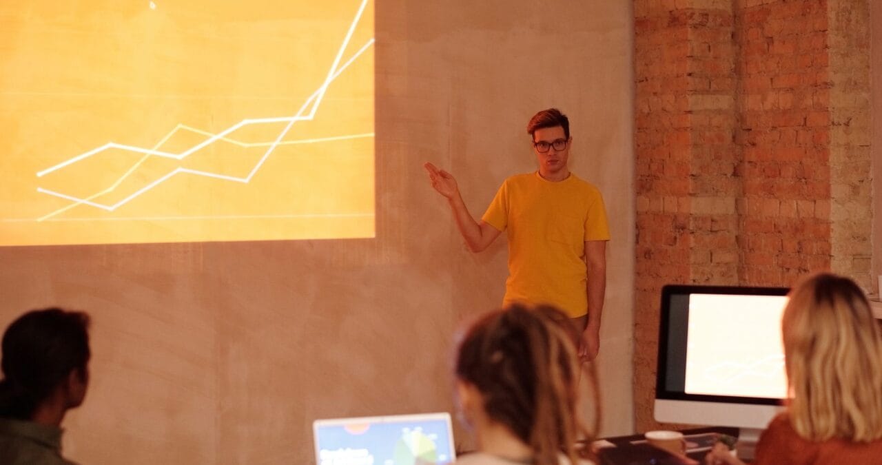 Ce este un pitch deck: Structura optimă și slide-uri 2026